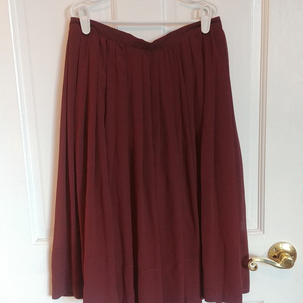 NWOT Club Monaco Pleated Midi Skirt with Slit